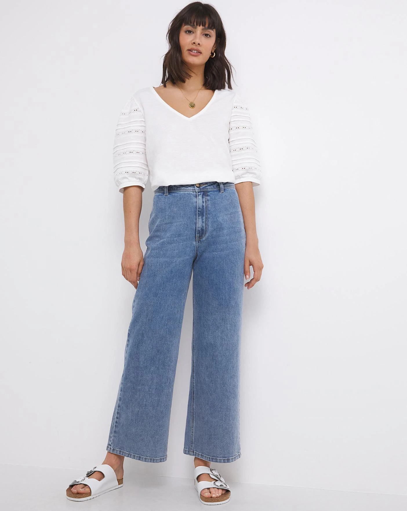 White Broderie Sleeve Detail V-Neck Top 4 White Broderie Sleeve Detail V-Neck Top - Image 4