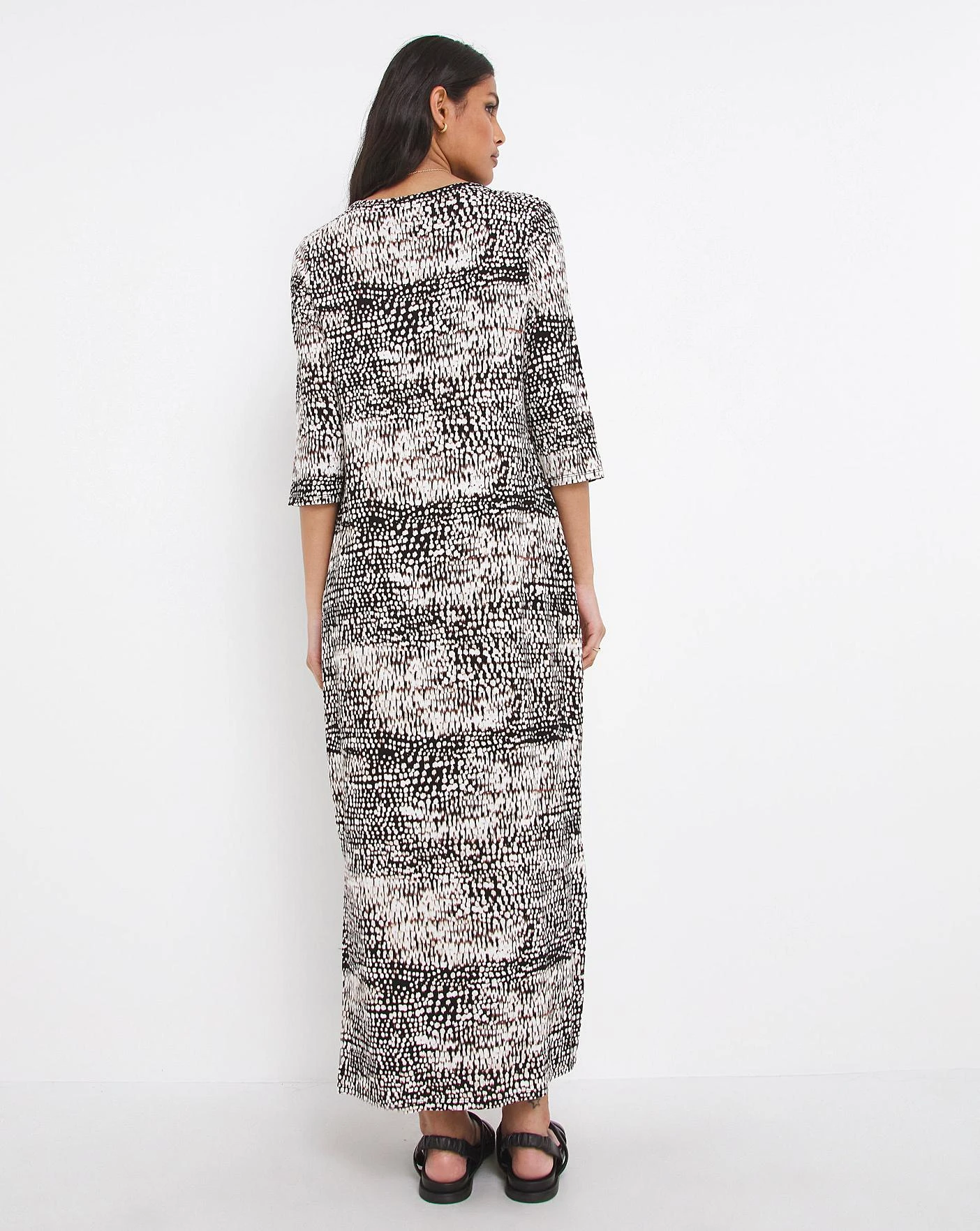 3/4 Sleeve Side Slit Midi T-Shirt Dress 3 3/4 Sleeve Side Slit Midi T-Shirt Dress - Image 3