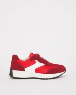 Retro Runner Trainer EEE Fit