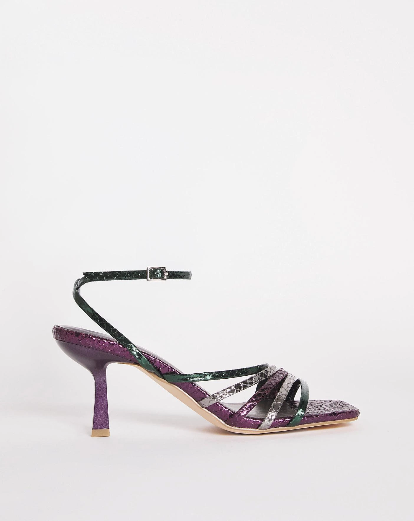 Strappy Crossover Sandal E Fit 1 Strappy Crossover Sandal E Fit