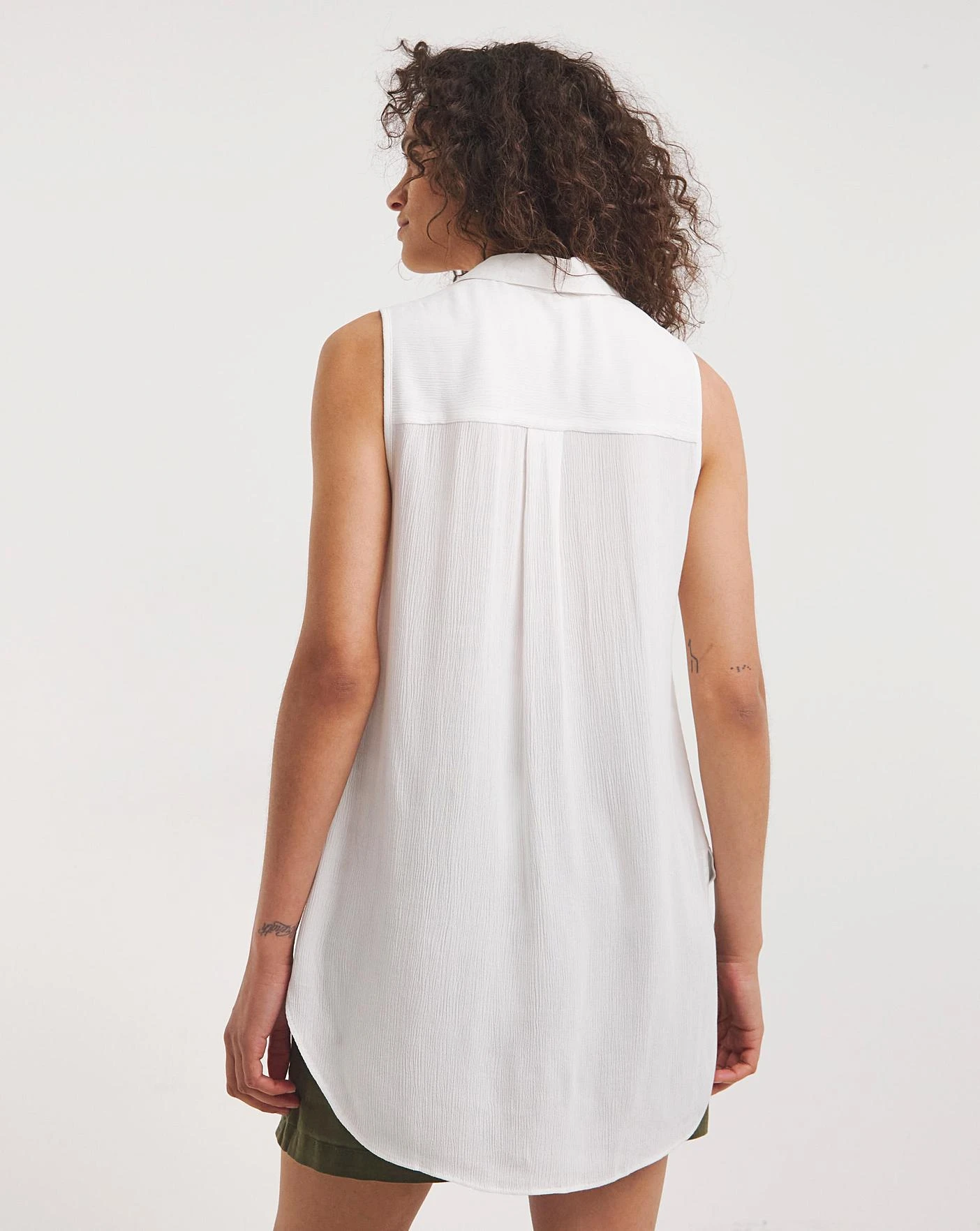 Crinkle Dipped Back Blouse 4 Crinkle Dipped Back Blouse - Image 4